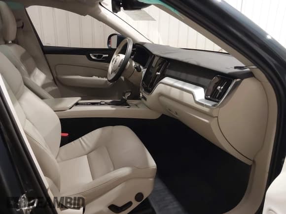 ✅ 2019 Volvo XC60 Momentum • VIN: LYV102RK3KB380784 • Lot: 42344137. Listed on IAAI with 61,315 mi. Free auction sales archive from the USA and detailed vehicle history report at DreamBid. Image 5.