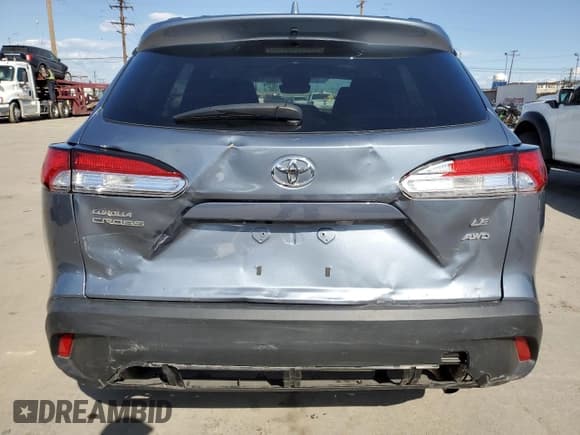 ✅ 2023 Toyota Corolla Cross LE • VIN: 7MUBAABG8PV045934 • Lot: 52174075. Wystawiony na Copart z przebiegiem 11 378 mil. Bezpłatny archiwum sprzedaży aukcyjnych z USA i szczegółowy raport historii pojazdu na DreamBid. Zdjęcie 6.