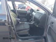 ✅ 2009 Ford Focus SE • VIN: 1FAHP35N19W112715 • Lot: 43898404. Wystawiony na IAAI z przebiegiem 126 910 mil. Bezpłatny archiwum sprzedaży aukcyjnych z USA i szczegółowy raport historii pojazdu na DreamBid. Zdjęcie 5.