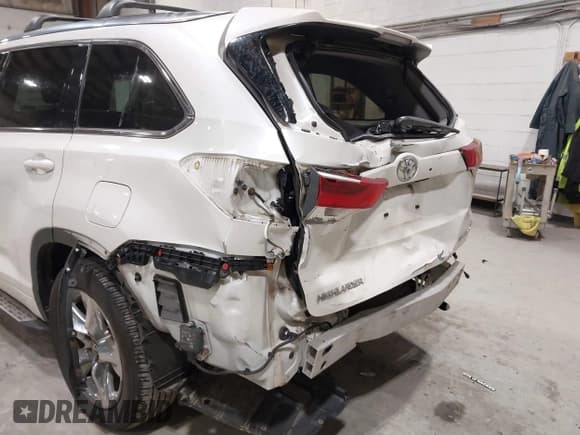 ✅ 2018 Toyota Highlander Limited • VIN: 5TDDZRFH3JS827093 • Lot: 42181696. Wystawiony na IAAI z przebiegiem 63 396 mil. Bezpłatny archiwum sprzedaży aukcyjnych z USA i szczegółowy raport historii pojazdu na DreamBid. Zdjęcie 6.