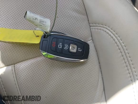 ✅ 2020 Lincoln MKZ Reserve • VIN: 3LN6L5F90LR612719 • Lot: 43021211. Wystawiony na IAAI z przebiegiem 42 048 mil. Bezpłatny archiwum sprzedaży aukcyjnych z USA i szczegółowy raport historii pojazdu na DreamBid. Zdjęcie 11.