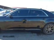 ✅ 2016 Chrysler 300 Anniversary Edition • VIN: 2C3CCAAG1GH313428 • Lot: 43768086. Wystawiony na IAAI z przebiegiem 111 737 mil. Bezpłatny archiwum sprzedaży aukcyjnych z USA i szczegółowy raport historii pojazdu na DreamBid. Zdjęcie 14.