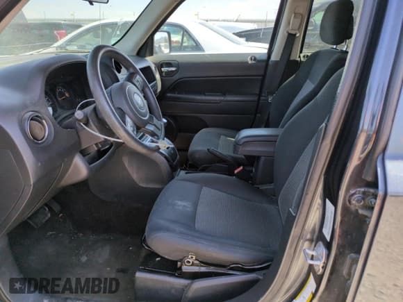 ✅ 2015 Jeep Patriot Sport • VIN: 1C4NJRBB2FD311890 • Lot: 60146005. Listed on Copart with 140,809 mi. Free auction sales archive from the USA and detailed vehicle history report at DreamBid. Image 7.