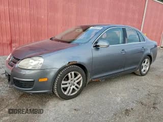 ✅ 2007 Volkswagen Jetta 2.5 • VIN: 3VWSF71K27M136733 • Lot: 93822515. Wystawiony na Copart z przebiegiem 186 517 mil. Bezpłatny archiwum sprzedaży aukcyjnych z USA i szczegółowy raport historii pojazdu na DreamBid. Zdjęcie 1.