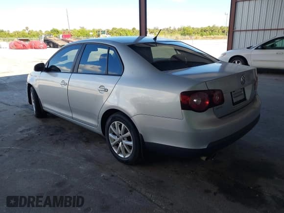 ✅ 2010 Volkswagen Jetta SE • VIN: 3VWRX7AJ9AM165284 • Lot: 43768798. Wystawiony na IAAI z przebiegiem 166 993 mil. Bezpłatny archiwum sprzedaży aukcyjnych z USA i szczegółowy raport historii pojazdu na DreamBid. Zdjęcie 3.