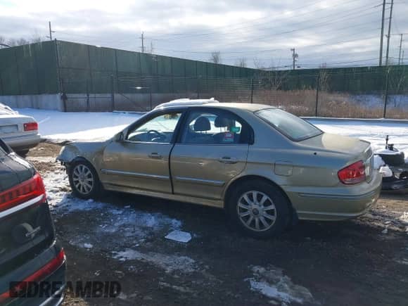 2003 Hyundai Sonata GLS z VIN KMHWF35H03A872584, wystawiony jako IAAI lot #41538079 z przebiegiem 203 501 mil mil oraz . Historia ofert i sprzedaży dostępna na DreamBid. Obrazek 14.