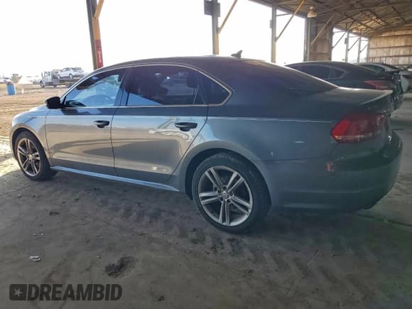 ✅ 2014 Volkswagen Passat SE • VIN: 1VWBS7A33EC052441 • Лот: 95112245. Опубликован ранее на Copart с пробегом 106 134 миль. Бесплатный доступ к архиву аукционных продаж из США и подробный отчёт об истории автомобиля на DreamBid. Изображение 2.