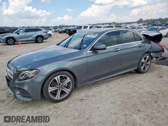 ✅ 2018 Mercedes-Benz E 300 • VIN: WDDZF4JB4JA384525 • Lot: 71120155. Wystawiony na Copart z przebiegiem 70 442 mil. Bezpłatny archiwum sprzedaży aukcyjnych z USA i szczegółowy raport historii pojazdu na DreamBid. Zdjęcie 1.
