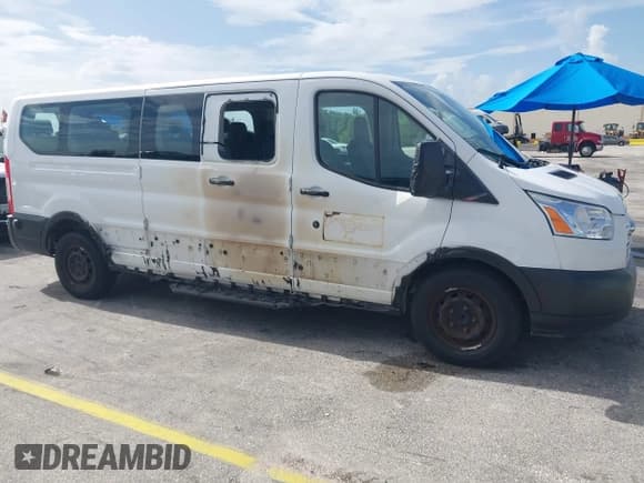 ✅ 2019 Ford Transit Passenger XL • VIN: 1FBZX2ZM3KKA23515 • Lot: 42948850. Wystawiony na IAAI z przebiegiem 188 637 mil. Bezpłatny archiwum sprzedaży aukcyjnych z USA i szczegółowy raport historii pojazdu na DreamBid. Zdjęcie 6.