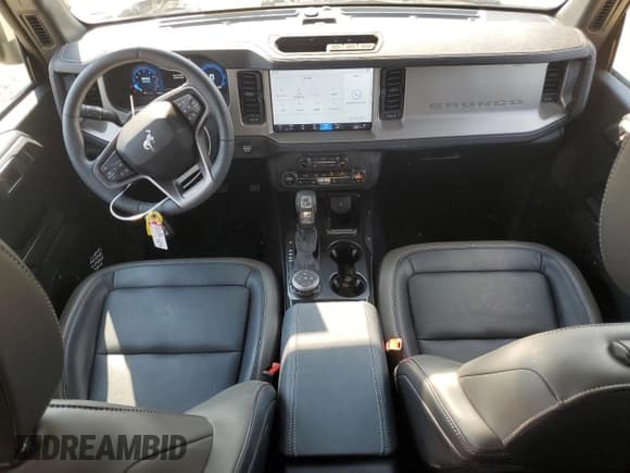 ✅ 2025 Ford Bronco Outer Banks • VIN: 1FMEE8BP7SLA71323 • Lot: 81226215. Listed on Copart with 4,959 mi. Free auction sales archive from the USA and detailed vehicle history report at DreamBid. Image 8.