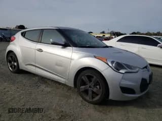 ✅ 2015 Hyundai Veloster • VIN: KMHTC6AD3FU228564 • Lot: 79419864. Wystawiony na Copart z przebiegiem Nie podano. Bezpłatny archiwum sprzedaży aukcyjnych z USA i szczegółowy raport historii pojazdu na DreamBid. Zdjęcie 4.