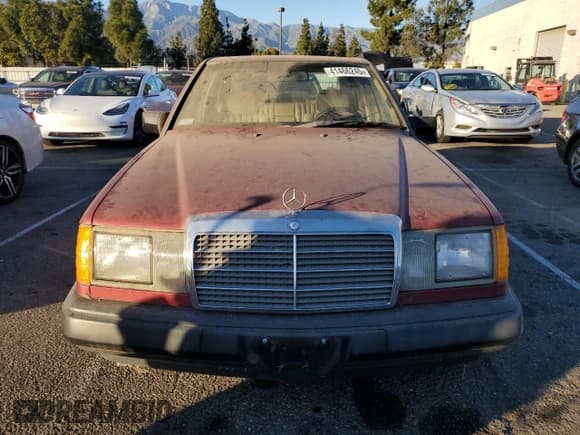 ✅ 1989 Mercedes-Benz 260 • VIN: WDBEA26D6KA989345 • Lot: 41466245. Listed on Copart with 55,516 mi. Free auction sales archive from the USA and detailed vehicle history report at DreamBid. Image 5.