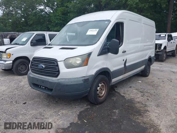 ✅ 2015 Ford Transit Cargo • VIN: 1FTNR2CM0FKA92570 • Lot: 43061239. Wystawiony na IAAI z przebiegiem 221 884 mil. Bezpłatny archiwum sprzedaży aukcyjnych z USA i szczegółowy raport historii pojazdu na DreamBid. Zdjęcie 17.