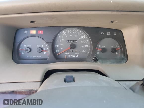 ✅ 2005 Mercury Grand Marquis LS Premium • VIN: 2MEFM75W95X671226 • Lot: 84596455. Listed on Copart with 163,308 mi. Free auction sales archive from the USA and detailed vehicle history report at DreamBid. Image 9.