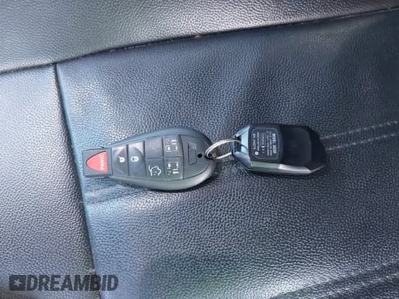 ✅ 2016 Chrysler Town & Country Touring • VIN: 2C4RC1BG8GR295038 • Lot: 43618748. Wystawiony na IAAI z przebiegiem 242 697 mil. Bezpłatny archiwum sprzedaży aukcyjnych z USA i szczegółowy raport historii pojazdu na DreamBid. Zdjęcie 11.