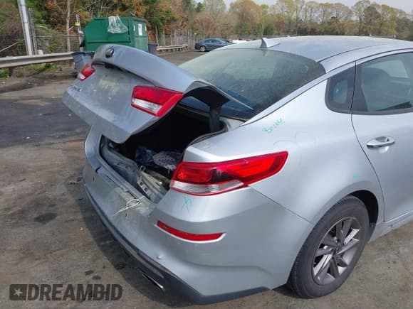 ✅ 2020 Kia Optima SE • VIN: 5XXGT4L39LG400984 • Lot: 41902479. Listed on IAAI with 110,982 mi. Free auction sales archive from the USA and detailed vehicle history report at DreamBid. Image 17.