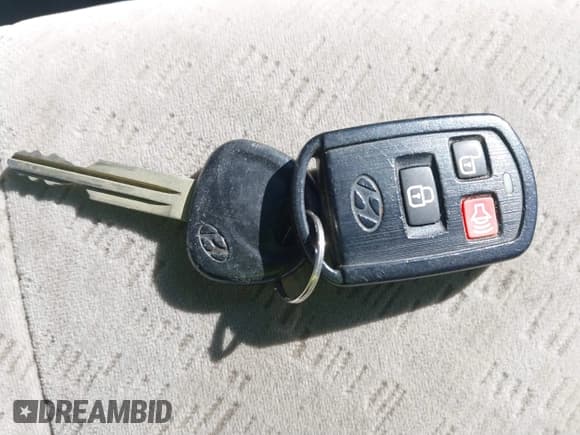 ✅ 2006 Hyundai Elantra GLS • VIN: KMHDN46D26U305372 • Lot: 41748620. Wystawiony na IAAI z przebiegiem 148 546 mil. Bezpłatny archiwum sprzedaży aukcyjnych z USA i szczegółowy raport historii pojazdu na DreamBid. Zdjęcie 11.