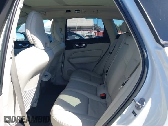 ✅ 2023 Volvo XC60 Plus Dark Theme • VIN: YV4L12RW5P1308246 • Lot: 43441989. Listed on IAAI with 31,293 mi. Free auction sales archive from the USA and detailed vehicle history report at DreamBid. Image 8.