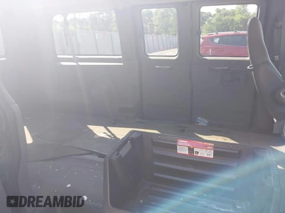 ✅ 2005 Chevrolet Express Passenger • VIN: 1GNFG15T751169844 • Lot: 42393893. Listed on IAAI with 226,673 mi. Free auction sales archive from the USA and detailed vehicle history report at DreamBid. Image 8.