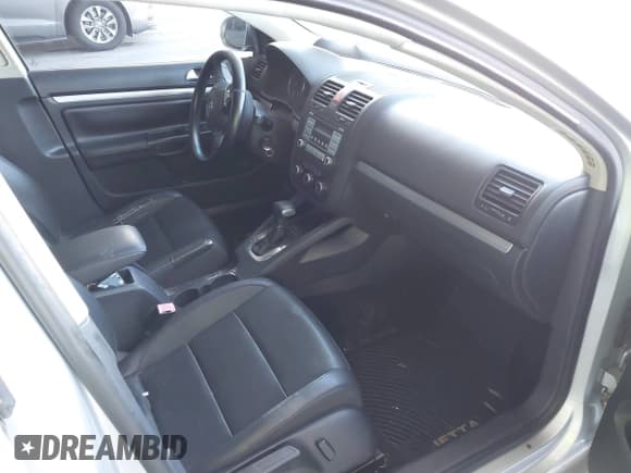 ✅ 2010 Volkswagen Jetta SE • VIN: 3VWRX7AJ9AM165284 • Lot: 43768798. Wystawiony na IAAI z przebiegiem 166 993 mil. Bezpłatny archiwum sprzedaży aukcyjnych z USA i szczegółowy raport historii pojazdu na DreamBid. Zdjęcie 5.