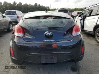 ✅ 2017 Hyundai Veloster • VIN: KMHTC6AD2HU323166 • Lot: 73699284. Wystawiony na Copart z przebiegiem 79 036 mil. Bezpłatny archiwum sprzedaży aukcyjnych z USA i szczegółowy raport historii pojazdu na DreamBid. Zdjęcie 6.
