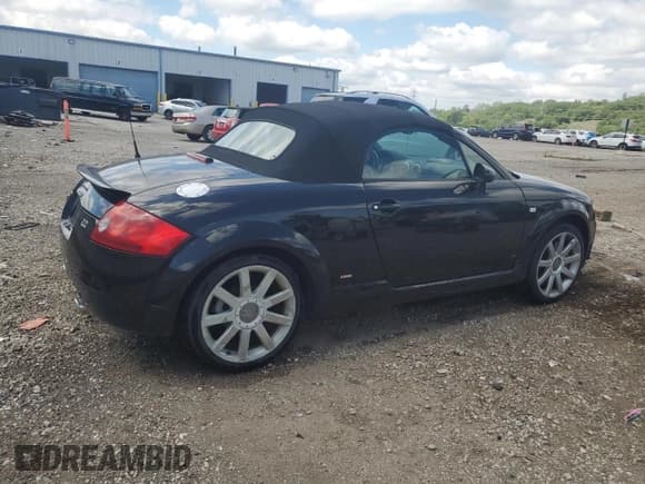 ✅ 2004 Audi TT • VIN: TRUUF28N941014951 • Лот: 69745915. Опубликован ранее на Copart с пробегом 210 672 миль. Бесплатный доступ к архиву аукционных продаж из США и подробный отчёт об истории автомобиля на DreamBid. Изображение 3.