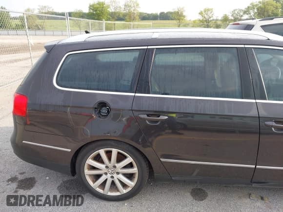 ✅ 2010 Volkswagen Passat Komfort • VIN: WVWXK7AN4AE113269 • Лот: 42954284. Опубликован ранее на IAAI с пробегом 171 868 миль. Бесплатный доступ к архиву аукционных продаж из США и подробный отчёт об истории автомобиля на DreamBid. Изображение 12.