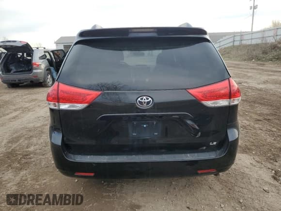 ✅ 2014 Toyota Sienna LE • VIN: 5TDKK3DC9ES489673 • Lot: 93205345. Listed on Copart with 155,680 mi. Free auction sales archive from the USA and detailed vehicle history report at DreamBid. Image 6.