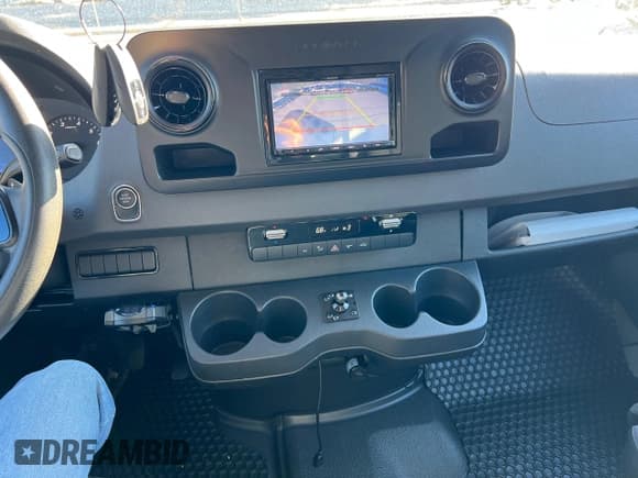 ✅ 2019 Mercedes-Benz Sprinter • VIN: WD4PE7ED5KT012611 • Lot: 48010215. Wystawiony na Copart z przebiegiem 220 836 mil. Bezpłatny archiwum sprzedaży aukcyjnych z USA i szczegółowy raport historii pojazdu na DreamBid. Zdjęcie 10.