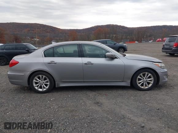 ✅ 2013 Hyundai Genesis 3.8L • VIN: KMHGC4DD9DU220452 • Lot: 43624385. Listed on IAAI with 139,738 mi. Free auction sales archive from the USA and detailed vehicle history report at DreamBid. Image 13.