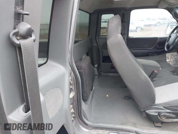 ✅ 2007 Ford Ranger STX • VIN: 1FTYR44U27PA13430 • Lot: 43525969. Wystawiony na IAAI z przebiegiem 174 253 mil. Bezpłatny archiwum sprzedaży aukcyjnych z USA i szczegółowy raport historii pojazdu na DreamBid. Zdjęcie 8.