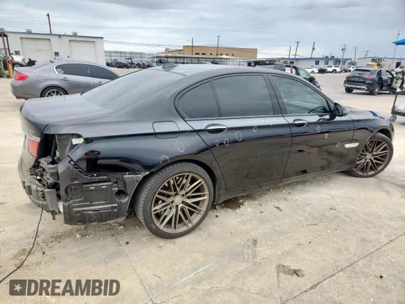 ✅ 2015 BMW 7 Series 750i • VIN: WBAYA8C54FG197788 • Lot: 63431285. Listed on Copart with 114,581 mi. Free auction sales archive from the USA and detailed vehicle history report at DreamBid. Image 3.