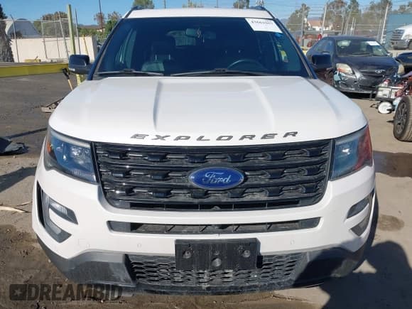 ✅ 2017 Ford Explorer Sport • VIN: 1FM5K8GT8HGE24250 • Lot: 43661057. Wystawiony na IAAI z przebiegiem 105 014 mil. Bezpłatny archiwum sprzedaży aukcyjnych z USA i szczegółowy raport historii pojazdu na DreamBid. Zdjęcie 12.