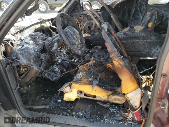 ✅ 2000 Dodge Dakota SLT • VIN: 1B7GG22X5YS551203 • Lot: 54074325. Wystawiony na Copart z przebiegiem Nie podano. Bezpłatny archiwum sprzedaży aukcyjnych z USA i szczegółowy raport historii pojazdu na DreamBid. Zdjęcie 7.