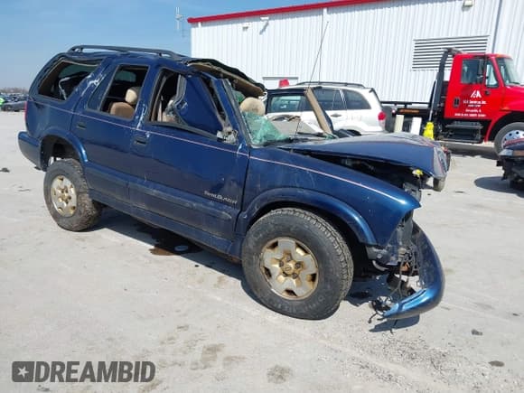 ✅ 1999 Chevrolet Blazer LT • VIN: 1GNDT13W6X2151512 • Lot: 41823548. Wystawiony na IAAI z przebiegiem Nie podano. Bezpłatny archiwum sprzedaży aukcyjnych z USA i szczegółowy raport historii pojazdu na DreamBid. Zdjęcie 1.