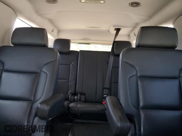 ✅ 2018 Chevrolet Suburban Premier • VIN: 1GNSCJKC1JR199271 • Lot: 52395935. Wystawiony na Copart z przebiegiem 216 083 mil. Bezpłatny archiwum sprzedaży aukcyjnych z USA i szczegółowy raport historii pojazdu na DreamBid. Zdjęcie 10.