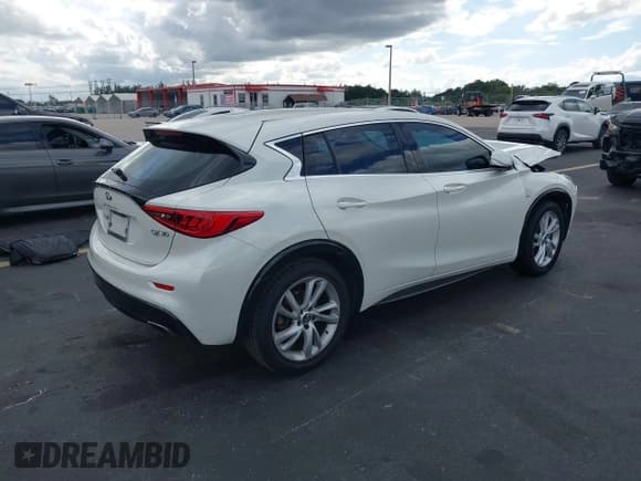 ✅ 2017 Infiniti QX30 Premium • VIN: SJKCH5CP0HA036172 • Lot: 43548930. Listed on IAAI with 87,661 mi. Free auction sales archive from the USA and detailed vehicle history report at DreamBid. Image 4.