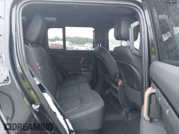 ✅ 2024 Land Rover Defender X • VIN: SALEX7EU6R2303395 • Lot: 42819427. Listed on IAAI with 8,712 mi. Free auction sales archive from the USA and detailed vehicle history report at DreamBid. Image 8.
