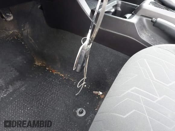 ✅ 2016 Toyota Tacoma SR5 • VIN: 5TFSZ5AN6GX007770 • Lot: 41546692. Wystawiony na IAAI z przebiegiem 32 864 mil. Bezpłatny archiwum sprzedaży aukcyjnych z USA i szczegółowy raport historii pojazdu na DreamBid. Zdjęcie 11.