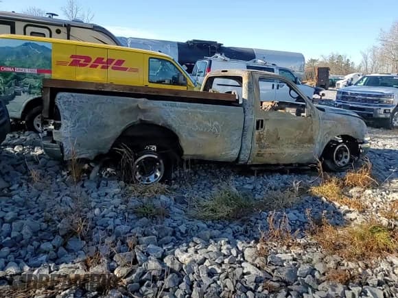 ✅ 2001 Ford F-250 XL • VIN: 1FTNF20S81EC59308 • Lot: 81049684. Wystawiony na Copart z przebiegiem Nie podano. Bezpłatny archiwum sprzedaży aukcyjnych z USA i szczegółowy raport historii pojazdu na DreamBid. Zdjęcie 11.