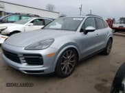 ✅ 2023 Porsche Cayenne S • VIN: WP1AB2AY2PDA14143 • Лот: 48045204. Опубликован ранее на Copart с пробегом 37 303 миль. Бесплатный доступ к архиву аукционных продаж из США и подробный отчёт об истории автомобиля на DreamBid. Изображение 1.