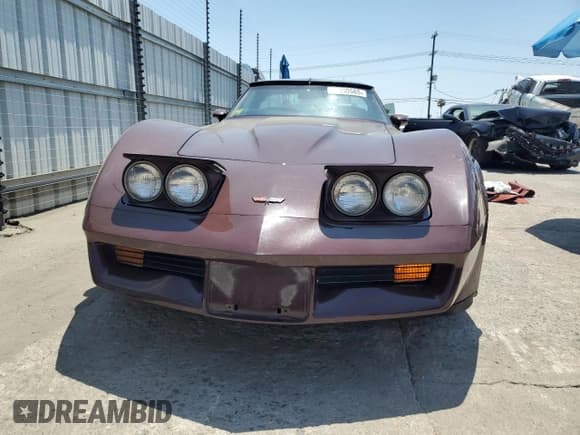 ✅ 1982 Chevrolet Corvette • VIN: 1G1AY8786C5113698 • Лот: 62890565. Опубликован ранее на Copart с пробегом 53 949 миль. Бесплатный доступ к архиву аукционных продаж из США и подробный отчёт об истории автомобиля на DreamBid. Изображение 5.