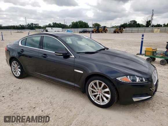 ✅ 2015 Jaguar XF T Premium • VIN: SAJWA0FS3FPU39775 • Lot: 58977515. Wystawiony na Copart z przebiegiem Nie podano. Bezpłatny archiwum sprzedaży aukcyjnych z USA i szczegółowy raport historii pojazdu na DreamBid. Zdjęcie 4.