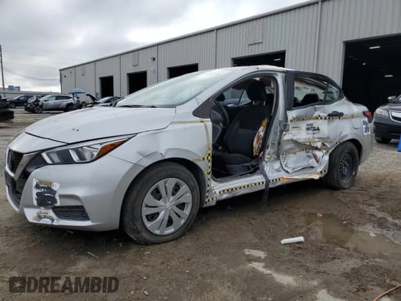 ✅ 2020 Nissan Versa S • VIN: 3N1CN8BV8LL801288 • Лот: 67930585. Опубликован ранее на Copart с пробегом 10 миль. Бесплатный доступ к архиву аукционных продаж из США и подробный отчёт об истории автомобиля на DreamBid. Изображение 1.