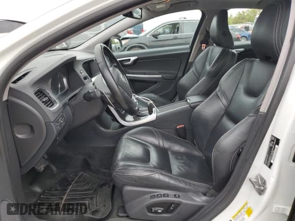 ✅ 2014 Volvo S60 T5 • VIN: YV1612FH1E1285707 • Lot: 81481765. Wystawiony na Copart z przebiegiem 122 188 mil. Bezpłatny archiwum sprzedaży aukcyjnych z USA i szczegółowy raport historii pojazdu na DreamBid. Zdjęcie 7.