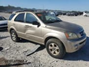 ✅ 2004 Kia Sorento LX • VIN: KNDJC733845230517 • Лот: 69847365. Опубликован ранее на Copart с пробегом 206 749 миль. Бесплатный доступ к архиву аукционных продаж из США и подробный отчёт об истории автомобиля на DreamBid. Изображение 4.