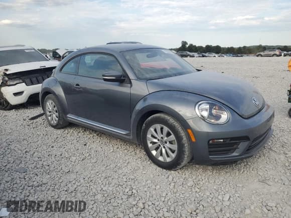 ✅ 2019 Volkswagen Beetle S • VIN: 3VWFD7AT0KM713901 • Лот: 71628455. Опубликован ранее на Copart с пробегом 10 084 миль. Бесплатный доступ к архиву аукционных продаж из США и подробный отчёт об истории автомобиля на DreamBid. Изображение 4.