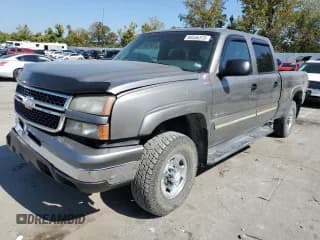 ✅ 2007 Chevrolet Silverado 1500HD LT2 • VIN: 1GCGK13U57F199552 • Лот: 80556315. Опубликован ранее на Copart с пробегом 185 041 миль. Бесплатный доступ к архиву аукционных продаж из США и подробный отчёт об истории автомобиля на DreamBid. Изображение 1.