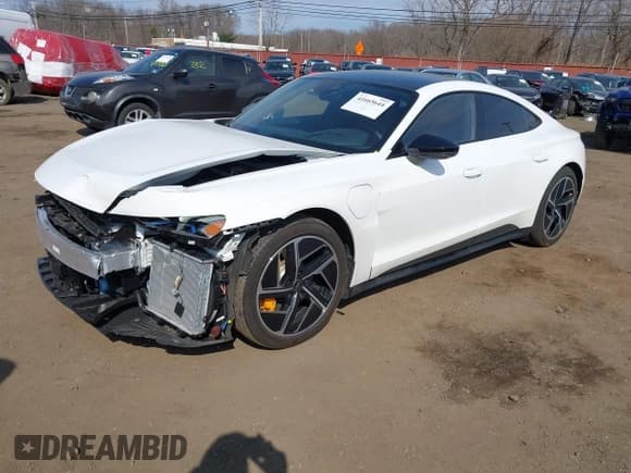 ✅ 2024 Audi RS e-tron GT • VIN: WAUBHBFW2R7900800 • Lot: 41665644. Wystawiony na IAAI z przebiegiem 9 474 mil. Bezpłatny archiwum sprzedaży aukcyjnych z USA i szczegółowy raport historii pojazdu na DreamBid. Zdjęcie 19.