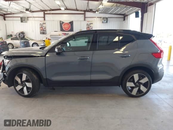 ✅ 2023 Volvo XC40 Ultimate • VIN: YV4ED3UMXP2087183 • Лот: 42901777. Опубликован ранее на IAAI с пробегом 35 554 миль. Бесплатный доступ к архиву аукционных продаж из США и подробный отчёт об истории автомобиля на DreamBid. Изображение 14.